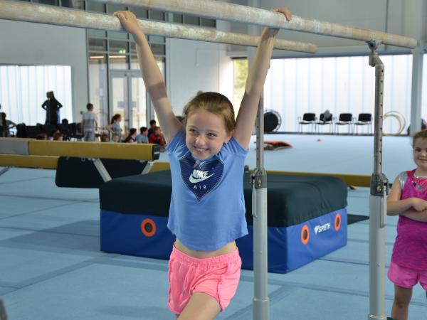 girl doing gymnastics