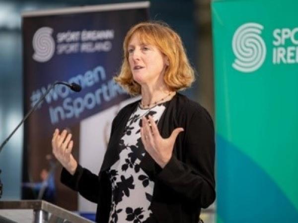 Dr Una May