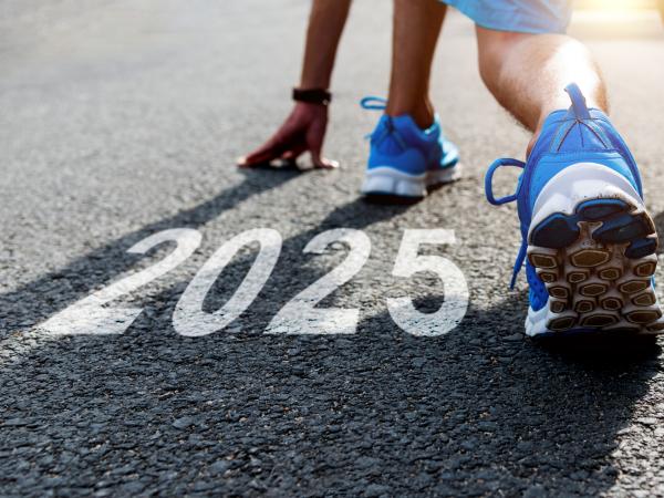 Runner about to start a race with the year 2025 on the ground